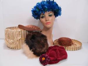 lot 119 image: Group of Assorted Vintage Ladies Hats wHat Box