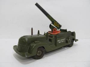 lot 139 image: Vintage Marx Anti-Aircraft Unit No. 12 Military Toy Vehicle