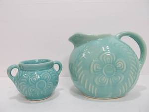 lot 196 image: Matching Mid Century SHAWNEE Turquoise Art Pottery Pitcher & Jar