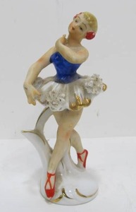 lot 232 image: Vintage 1940s era Ballet Dancer Figurine