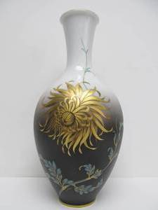 lot 243 image: Excellent Quality Vintage Heinrich Selb Bavaria Hand Painted Porcelain Vase