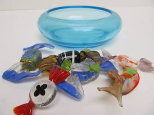 lot 248 image: Vintage Hand Made Art Glass Candy Pieces in Blue Glass Bowl wAgates