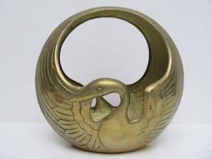 lot 255 image: Vintage Brass Double Sided Swan Planter