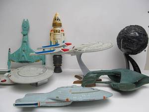 lot 121 image: Collection of Large Early 90s STAR TREK Spaceships & Vehicles