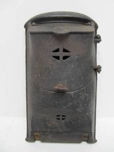 lot 165 image: Nice Antique Cast Iron Mailbox