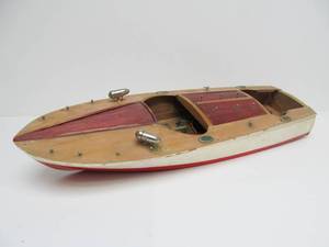 lot 166 image: Vintage TMY Japan Wooden Battery-Op Toy Boat