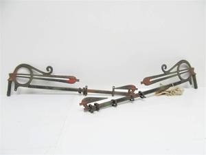 lot 174 image: Great Looking Pair of 1930s Art Deco Curtain Rods