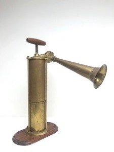 lot 4 image: Very Cool Large Vintage Hand Pump Brass Fog Horn - TYFON - Made in Sweden