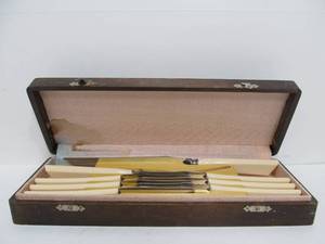 lot 289 image: Nice Vintage 8-Piece CATTARAUGUS Carving Knife Set