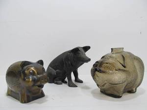 lot 290 image: Group of 3 Vintage Piggy Banks