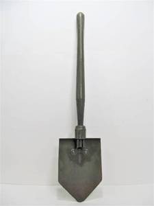 lot 298 image: Orig WW2 Folding Foxhole Shovel