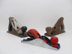 lot 302 image: Lot of 3 Smaller Vintage Woodworking Planes