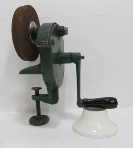 lot 304 image: Old Iron Bench Top Hand Crank Grinding Tool