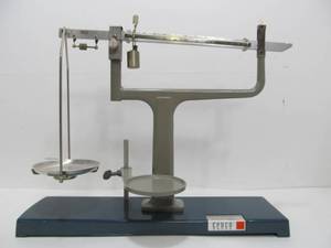 lot 305 image: Nice Vintage CENCO Scale