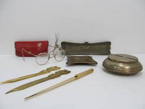lot 308 image: Group of Assorted Vintage Brass & Other Items
