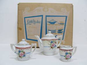 lot 313 image: Mint in Box Vintage Japanese Porcelain Tea Set