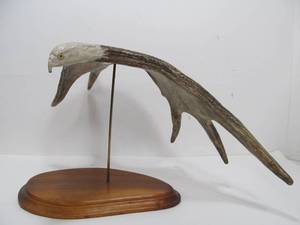 lot 321 image: Hand Carved Eagle from Genuine Moose Antler
