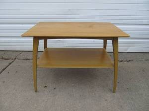 lot 348 image: Excellent Mid Century HEYWOOD WAKEFIELD 2-Tiered Coffee or Side Table