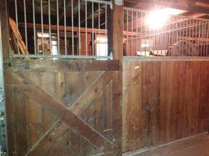 lot 363 image: Fantastic Circa 1950 Quality Complete Double Horse Stall - FREE METRO AREA DELIVERY