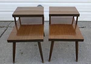 lot 368 image: Vintage Mid Century Style 2 Tier Accent Tables