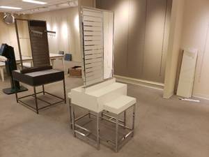 Tiered Display with Mirror