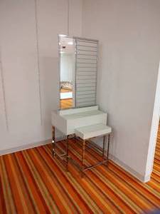 Tiered Display with Mirror