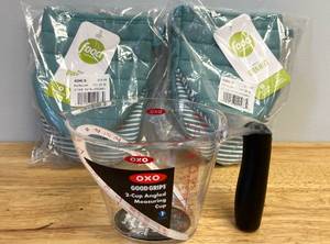 lot 11 image: Food Network Teal Oven Mitts with Measuring Cup