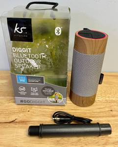lot 19 image: Diggit Bluetooth 360 Outdoor Speaker 