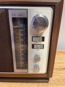 lot 4 image: Vintage SONY AMFM Solid State Radio
