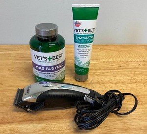 lot 23 image: Wahl Pet Hair Trimmer with Dog Supplements