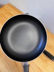 lot 50 image: Lot of 2 Frying Pans-Cordon Blue