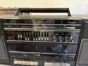 2 Boomboxes