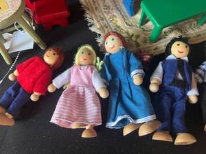 Melissa & Doug Dolls & Dollhouse Furniture