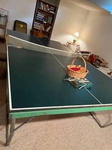 Ping Pong Table & PaddlesBalls