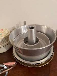 Vintage Cookware & Tins