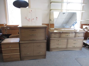 Dresser set