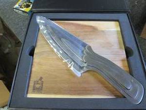 4 mr. moo knife sets...