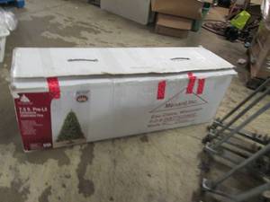 7.5 foot prelit christmas tree unte...