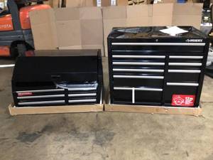 lot 11 image: Husky 41 in. W x 24.5 in D Standard Duty 16-Drawer Combination Rolling Tool Chest and Top Tool Cabinet Set in Gloss Black - HAS DAMAGE - Review all pictures