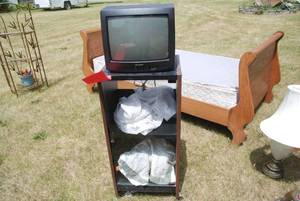 lot 221 image: Glass front tvstereo stand on whee...