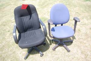 lot 236 image: Two office chairs one black one blu...