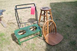 lot 257 image: Misc pieces of furniture that need ...