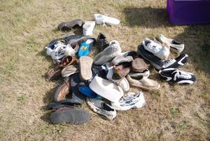 lot 271 image: Tote full of shoes. Most are mens w...