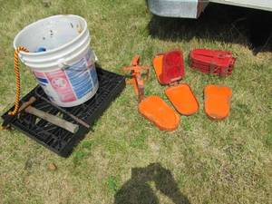 lot 119 image: Plastic Moving dolly, bucket of ver...