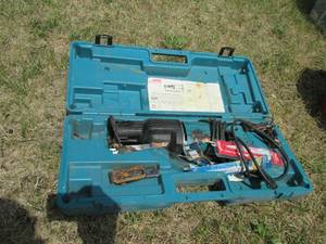 lot 124 image: Makita reciprocating sawzall in har...