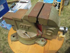 lot 131 image: Super Heavy Duty 6 OIT bench vice ...