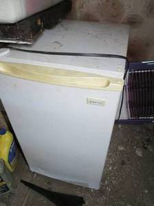 lot 151 image: magic chef mini fridge. perfect for...