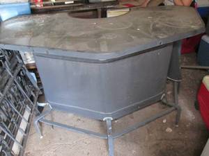 lot 152 image: Metal Outdoor Semi-Circle Tiki-Bar ...