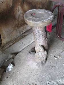 lot 188 image: Extremely heavy bird bath base with...