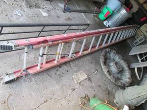 lot 193 image: 32 Fiberglass Werner extension lad...